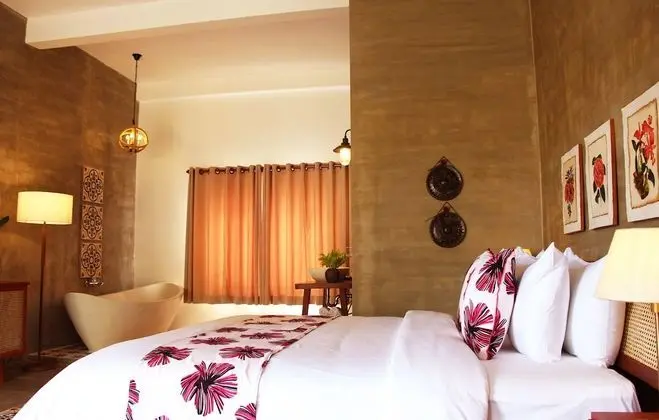 One-Bedroom Suite - Free Pickup