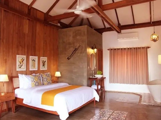Two-Bedroom Villa - Free Pickup