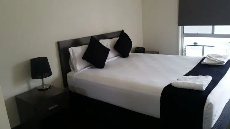 Deluxe Stüdyo, Sigara İçilmez (Queen Room)