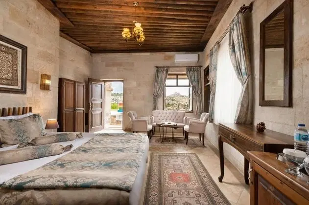 https://images.odamax.com/img/1024x768/odamax/image/upload/Doors_Of_Cappadocia_202509101420116_1.jpg
