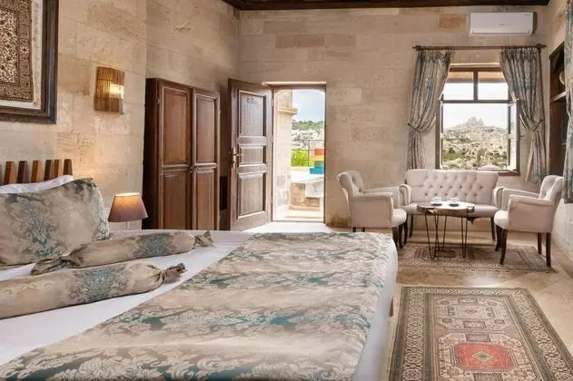 https://images.odamax.com/img/1024x768/odamax/image/upload/Doors_Of_Cappadocia_202509101420133_3.jpg