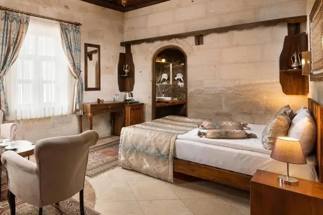 https://images.odamax.com/img/1024x768/odamax/image/upload/Doors_Of_Cappadocia_202509101420160_7.jpg