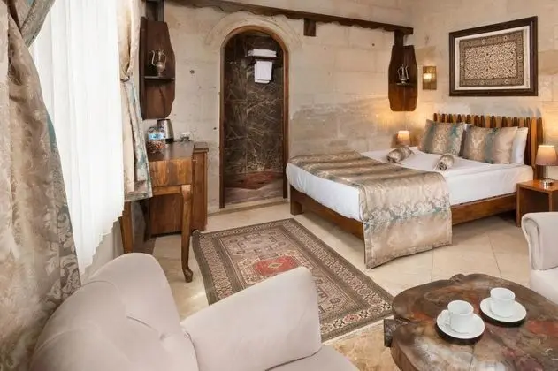 https://images.odamax.com/img/1024x768/odamax/image/upload/Doors_Of_Cappadocia_202509101420178_9.jpg