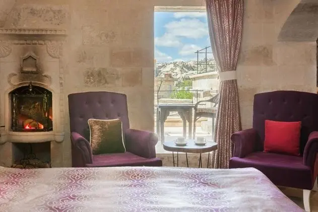 https://images.odamax.com/img/1024x768/odamax/image/upload/Doors_Of_Cappadocia_202509101434139_6.jpg