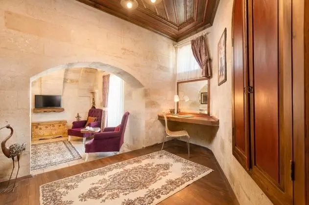 https://images.odamax.com/img/1024x768/odamax/image/upload/Doors_Of_Cappadocia_202509101434147_7.jpg