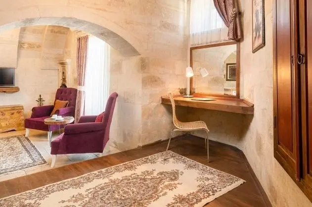 https://images.odamax.com/img/1024x768/odamax/image/upload/Doors_Of_Cappadocia_202509101434155_9.jpg
