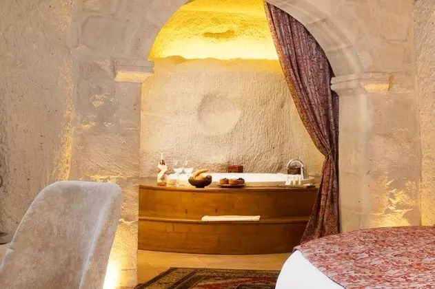 https://images.odamax.com/img/1024x768/odamax/image/upload/Doors_Of_Cappadocia_202509101546086_9.jpg