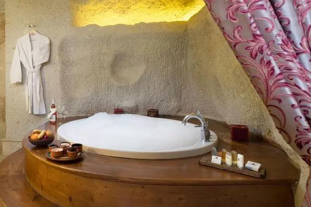 https://images.odamax.com/img/1024x768/odamax/image/upload/Doors_Of_Cappadocia_202509101546134_15.jpg