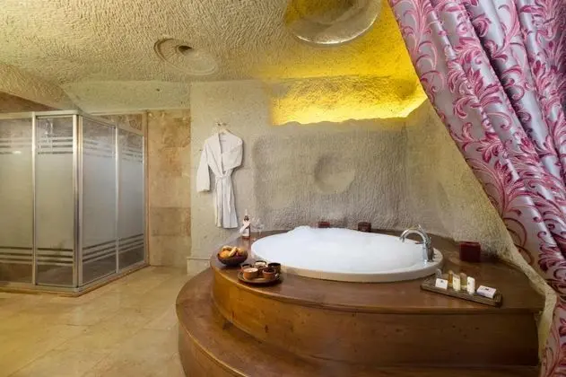 https://images.odamax.com/img/1024x768/odamax/image/upload/Doors_Of_Cappadocia_202509101546143_16.jpg