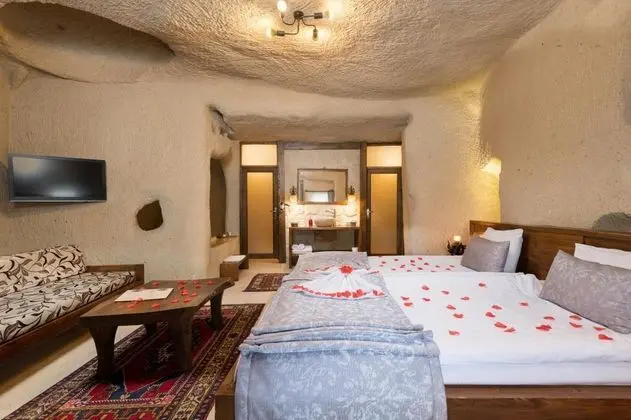 https://images.odamax.com/img/1024x768/odamax/image/upload/Doors_Of_Cappadocia_202509101552510_1.jpg
