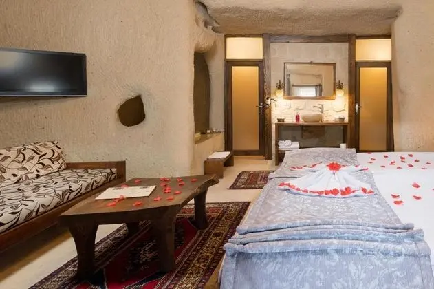 https://images.odamax.com/img/1024x768/odamax/image/upload/Doors_Of_Cappadocia_202509101552519_2.jpg