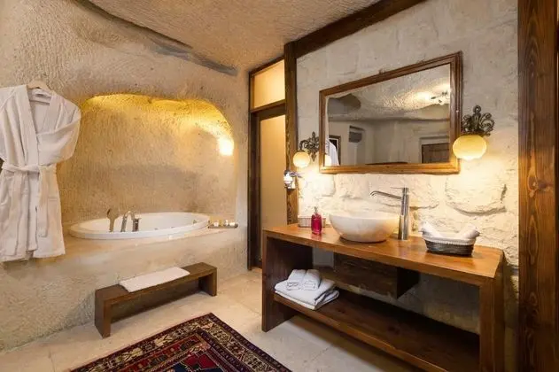 https://images.odamax.com/img/1024x768/odamax/image/upload/Doors_Of_Cappadocia_202509101552543_8.jpg