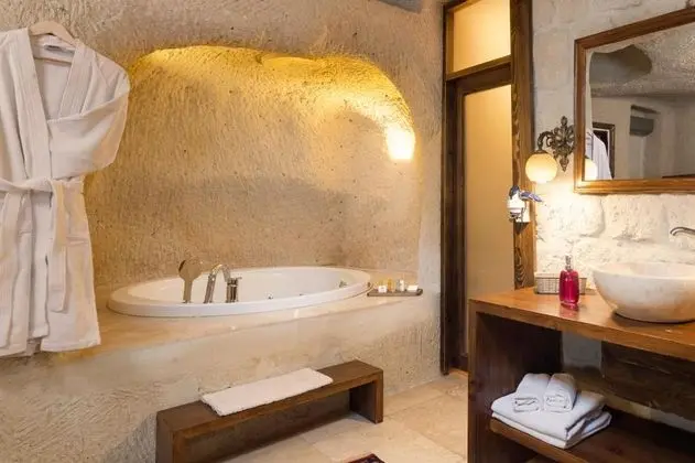 https://images.odamax.com/img/1024x768/odamax/image/upload/Doors_Of_Cappadocia_202509101552551_9.jpg