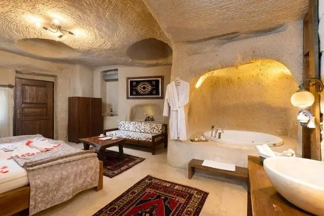 https://images.odamax.com/img/1024x768/odamax/image/upload/Doors_Of_Cappadocia_202509101552559_11.jpg