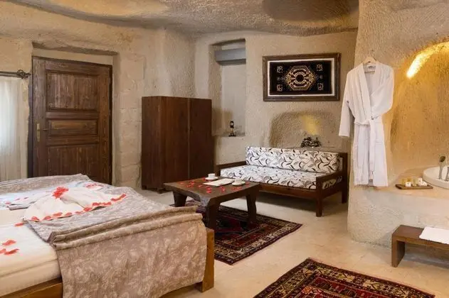 https://images.odamax.com/img/1024x768/odamax/image/upload/Doors_Of_Cappadocia_202509101552567_12.jpg