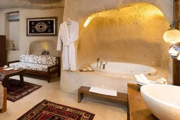 https://images.odamax.com/img/1024x768/odamax/image/upload/Doors_Of_Cappadocia_202509101552576_13.jpg