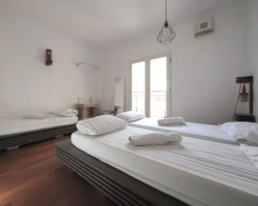 Üç Kişilik Oda, Ortak Banyo