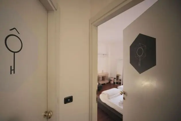 Üç Kişilik Oda, Ortak Banyo