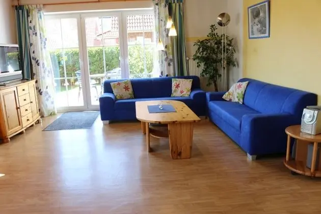 Ev (Zum Hallenbad 19)