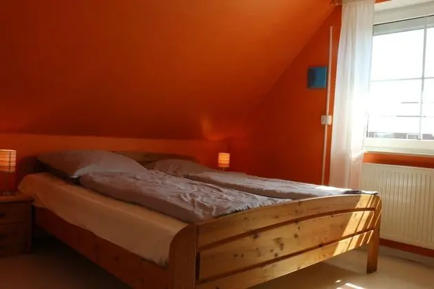 Ev (Zum Hallenbad 19)