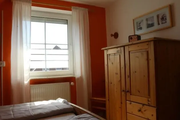 Ev (Zum Hallenbad 19)