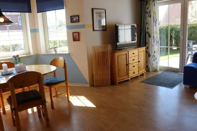 Ev (Zum Hallenbad 19)