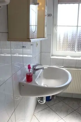 Ev (Zum Hallenbad 19)