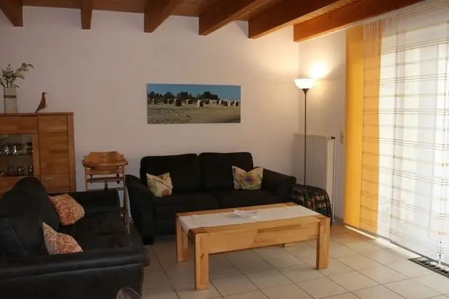 Ev (Zum Hallenbad 31)