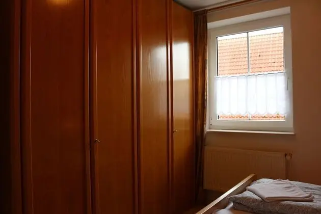 Ev (Zum Hallenbad 31)