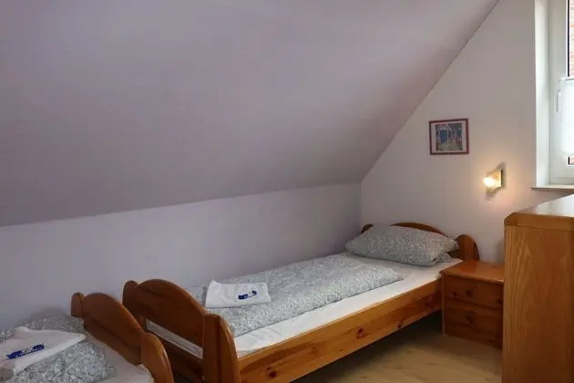 Ev (Zum Hallenbad 31)