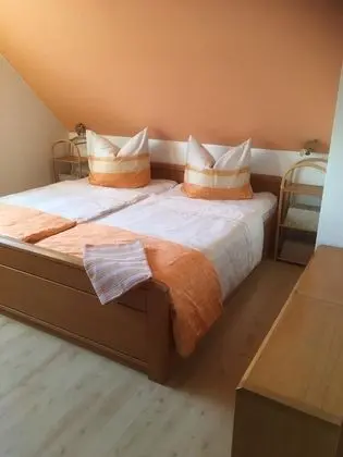 Ev (Zum Hallenbad 31)