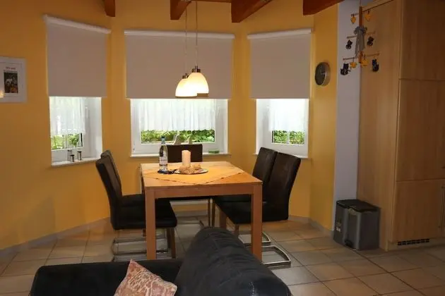 Ev (Zum Hallenbad 31)