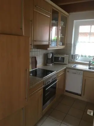 Ev (Zum Hallenbad 31)