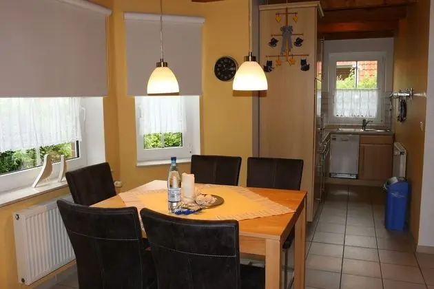 Ev (Zum Hallenbad 31)