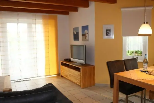 Ev (Zum Hallenbad 31)