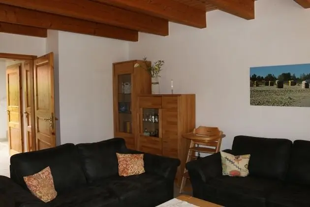 Ev (Zum Hallenbad 31)