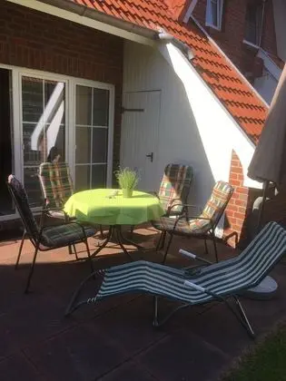 Ev (Zum Hallenbad 31)