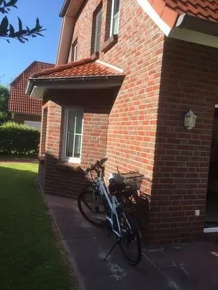 Ev (Zum Hallenbad 31)