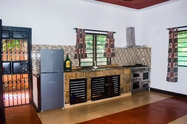 Family Villa (Dora)