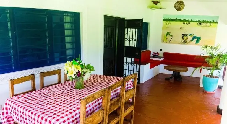 Family Villa (Dora)