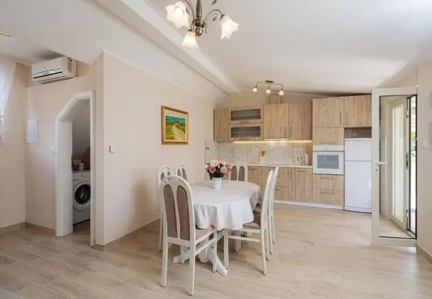 Apart Daire (Dora - with nice courtyard - A1(4))