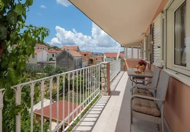 Apart Daire (Dora - with nice courtyard - A1(4))