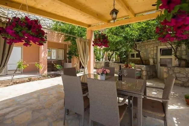 Apart Daire (Dora - with nice courtyard - A1(4))