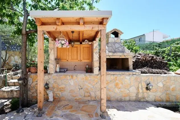 Apart Daire (Dora - with nice courtyard - A1(4))