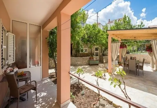 Stüdyo (Dora - with nice courtyard - SA2(3))