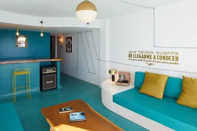 Süit, Deniz Manzaralı (1 pax)
