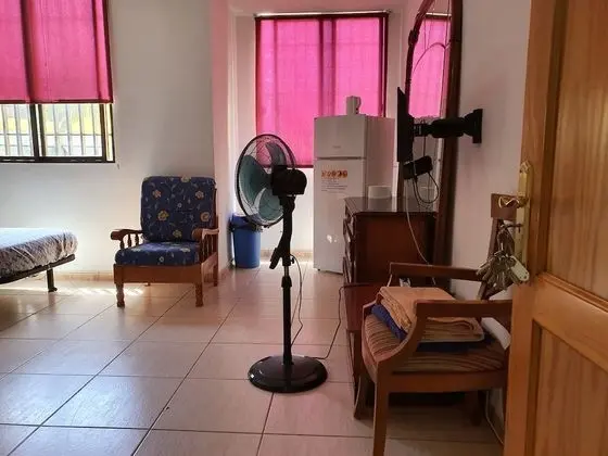 Tek Büyük Yataklı Oda, Ortak Banyo (3)