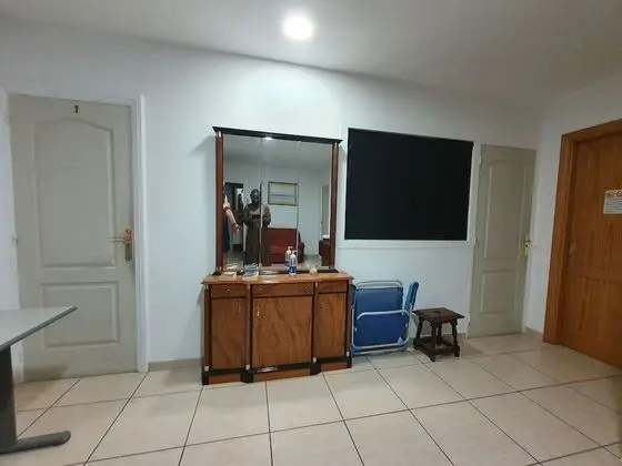 Tek Büyük Yataklı Oda, Ortak Banyo (3)