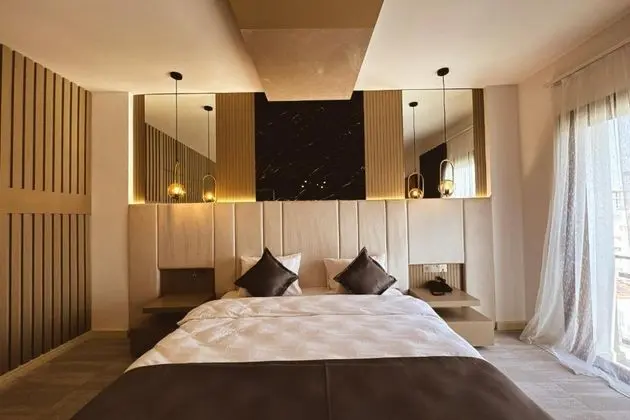 Suite, Deniz veya Kara Manzaralı, Fransız Balkonlu