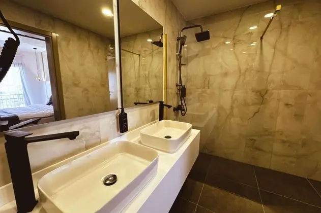 Suite, Deniz veya Kara Manzaralı, Fransız Balkonlu